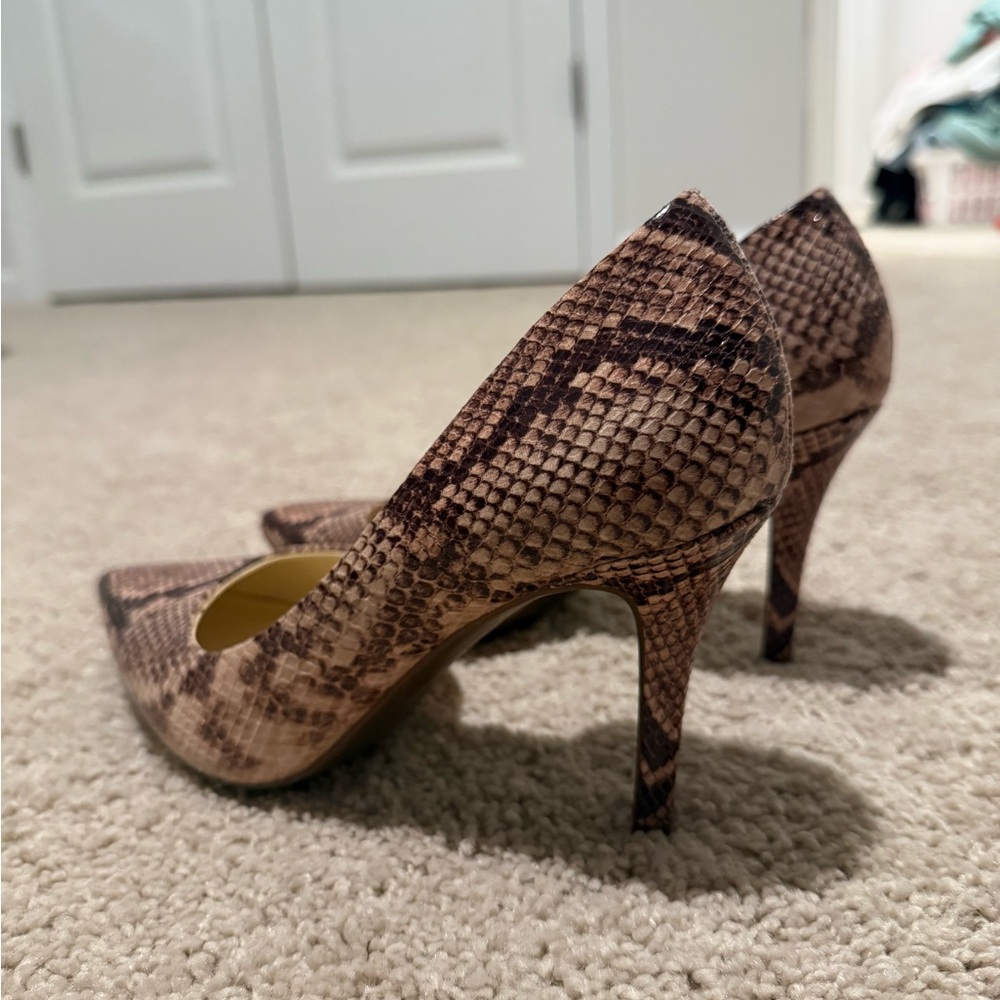 Jessica Simpson Brown Snake-Print Pointed Toe Pumps - Picture 4 of 5